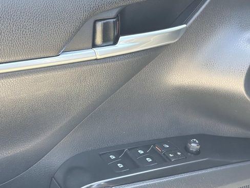 Used 2019 Toyota Camry SE w/ Convenience Package FWD image 22