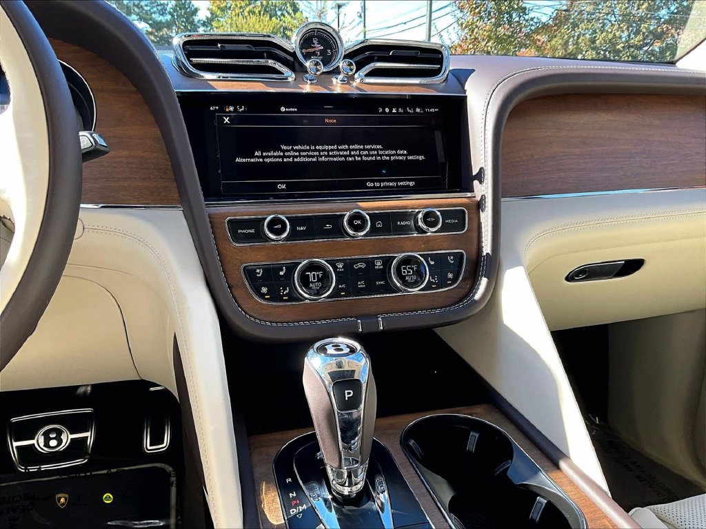 Used 2025 Bentley Bentayga AWD/4WD image 6