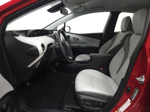 Certified 2021 Toyota Prius Prime Limited FWD image 4