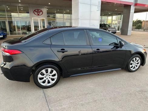 Used 2025 Toyota Corolla LE FWD image 8