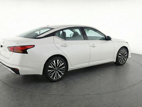 Used 2025 Nissan Altima 2.5 SV image 9