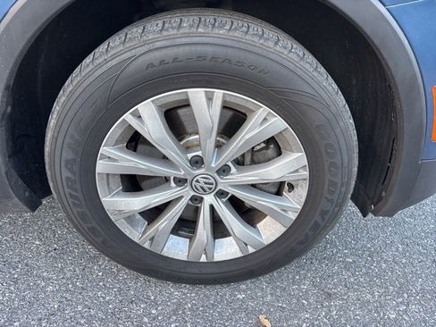 Used 2018 Volkswagen Tiguan S image 24