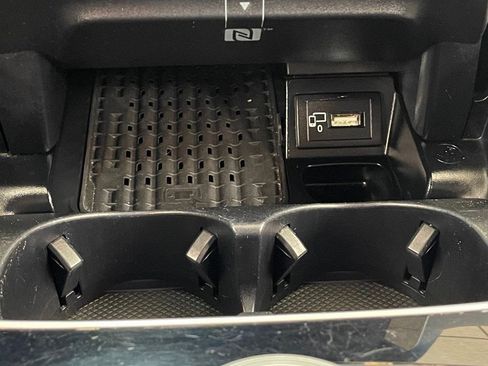 Used 2017 Mercedes-Benz E 300 4MATIC image 37