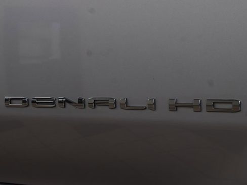 Used 2022 GMC Sierra 3500 Denali w/ Denali Ultimate Package image 18