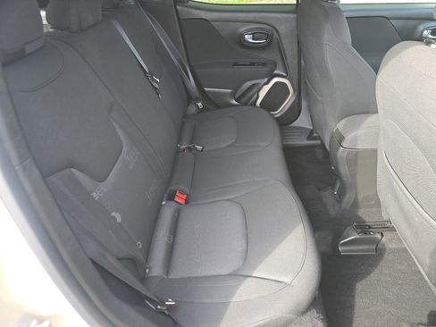 Used 2015 Jeep Renegade Latitude FWD image 15