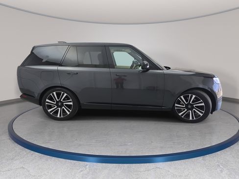 Certified 2023 Land Rover Range Rover SE image 4