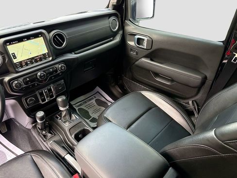 Used 2022 Jeep Wrangler Unlimited Sahara AWD/4WD image 26