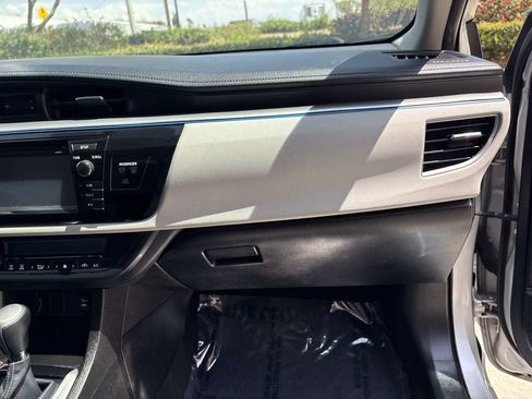 Used 2015 Toyota Corolla LE FWD image 17