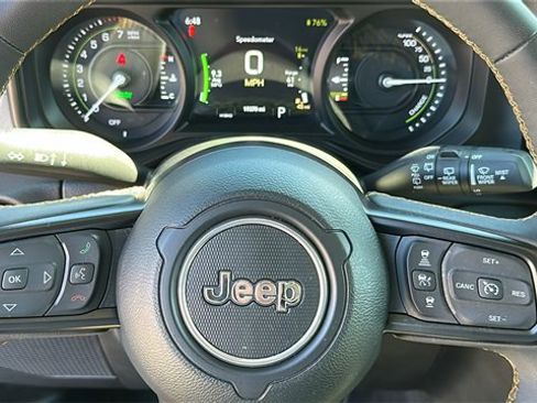 Used 2024 Jeep Wrangler Unlimited image 13