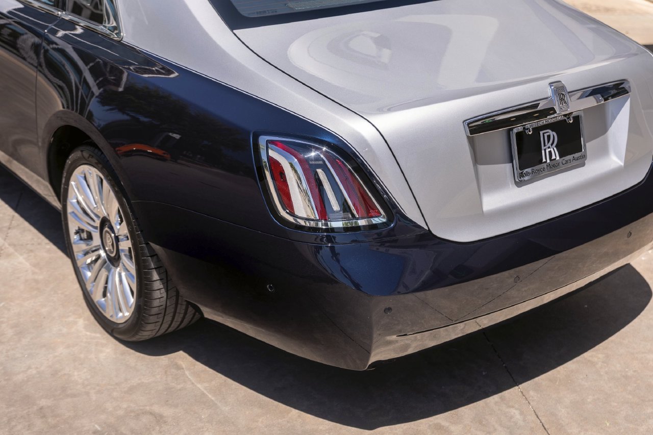 Certified 2025 Rolls-Royce Ghost AWD/4WD image 17