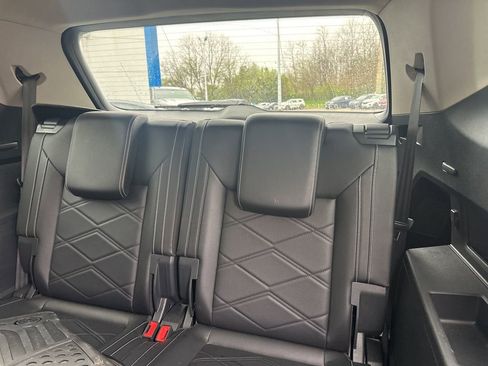 Used 2024 Volkswagen Atlas SE image 12