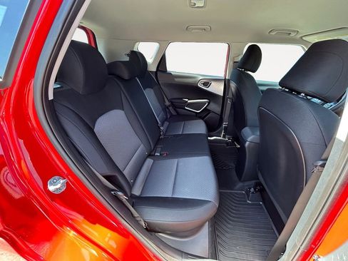 Used 2025 Kia Soul LX FWD image 23