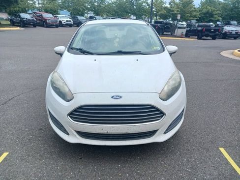 Used 2016 Ford Fiesta SE FWD image 2