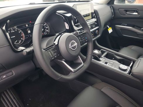 New 2025 Nissan Pathfinder SL image 14