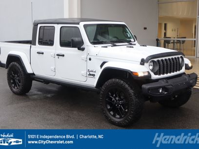 Used 2025 Jeep Gladiator Sport