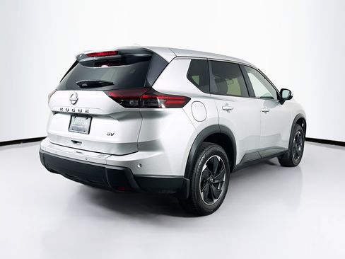 Used 2024 Nissan Rogue SV image 9