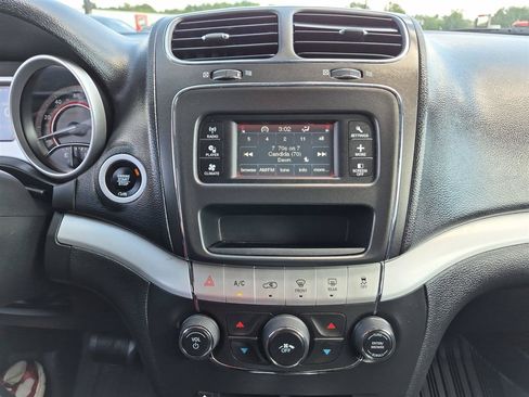 Used 2019 Dodge Journey SE w/ Connectivity Group FWD image 22