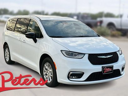 New 2026 Chrysler Pacifica Select