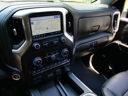 Used 2022 Chevrolet Silverado 2500 LTZ w/ LTZ Plus Package AWD/4WD image 17