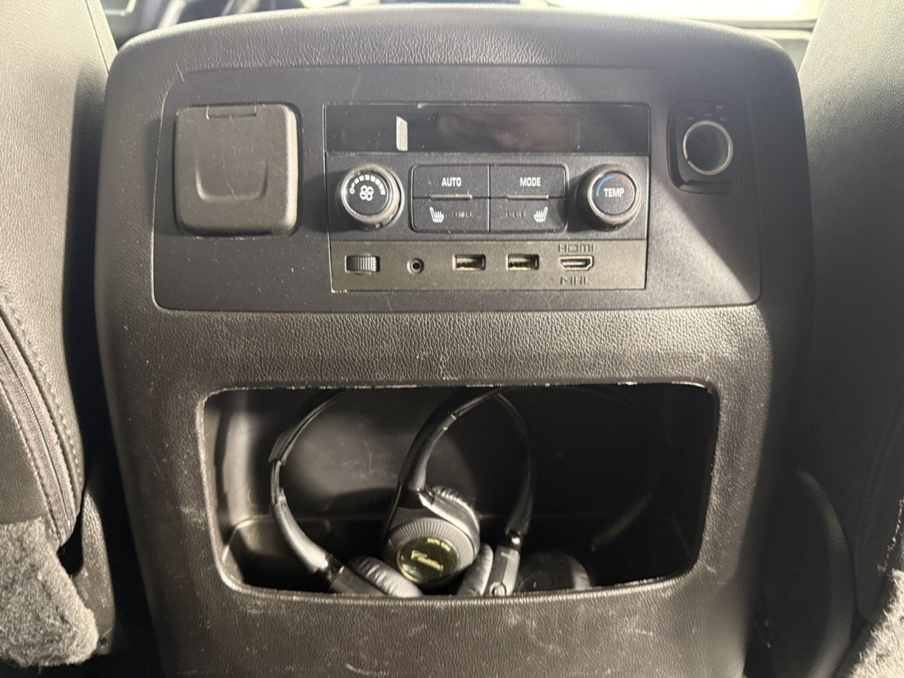 Used 2018 GMC Yukon SLT AWD/4WD image 18