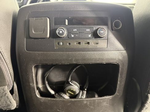 Used 2018 GMC Yukon SLT AWD/4WD image 18