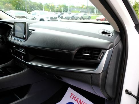 Used 2025 Nissan Rogue SV AWD/4WD image 33