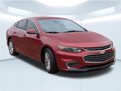 Used 2017 Chevrolet Malibu LT w/ Driver Confidence Package image 4
