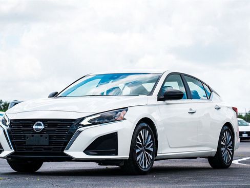 Used 2024 Nissan Altima 2.5 SV FWD image 7