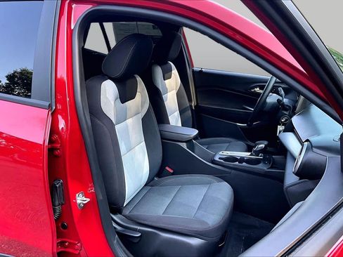 Used 2026 Chevrolet Trax RS FWD image 8