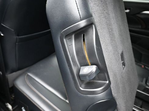 Used 2019 Toyota Highlander XLE image 39