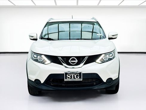 Used 2017 Nissan Rogue Sport SV image 2