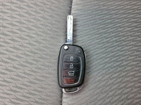 Used 2018 Hyundai Santa Fe Sport AWD/4WD image 32