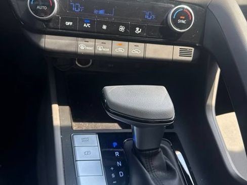 Used 2024 Hyundai Elantra SEL FWD image 17