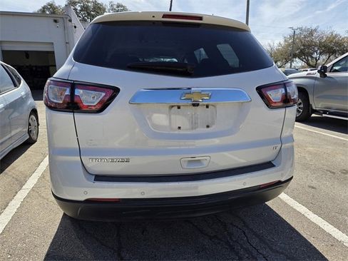 Used 2017 Chevrolet Traverse LT image 4