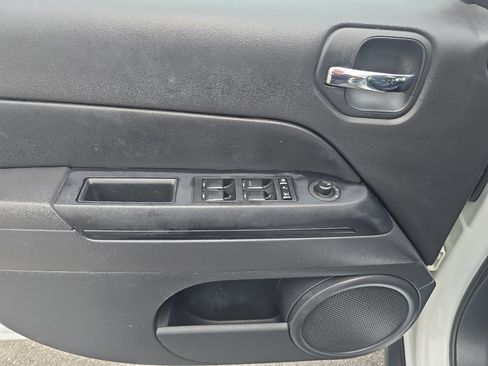 Used 2015 Jeep Patriot High Altitude AWD/4WD image 18
