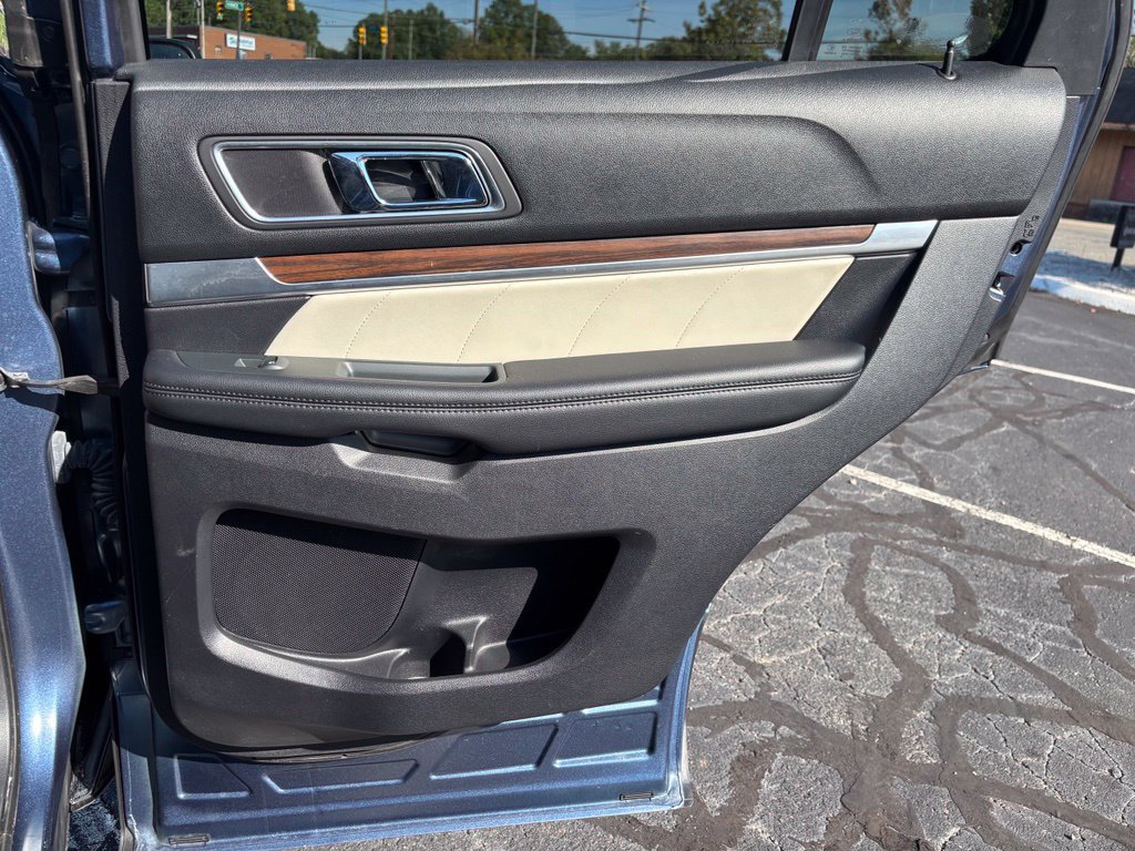 Used 2019 Ford Explorer Limited w/ Limited Luxury Package FWD image 27