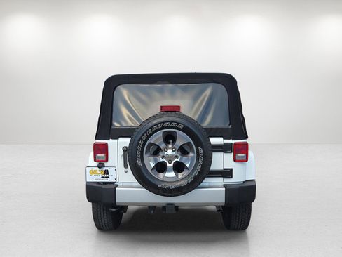 Used 2017 Jeep Wrangler Unlimited Sahara w/ Connectivity Group image 7