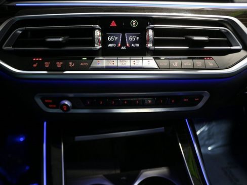 Used 2022 BMW X7 xDrive40i w/ Parking Assistance Package image 26