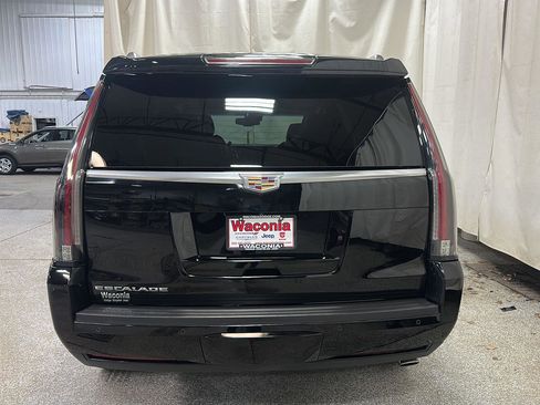 Used 2016 Cadillac Escalade Premium AWD/4WD image 4