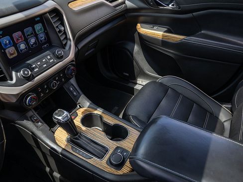 Used 2019 GMC Acadia Denali w/ Technology Package FWD image 27