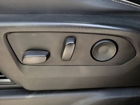 Used 2021 Chevrolet Tahoe Premier w/ Premium Package image 13