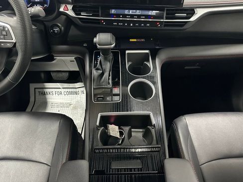 Used 2025 Toyota Sienna XSE image 40