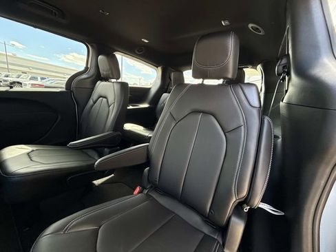 New 2026 Chrysler Pacifica Select FWD image 19