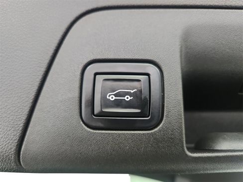 Used 2022 Buick Envision Essence w/ Technology Package I image 31