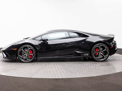 Used 2022 Lamborghini Huracan EVO image 3