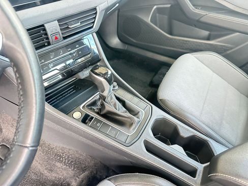 Used 2025 Volkswagen Jetta SE image 46