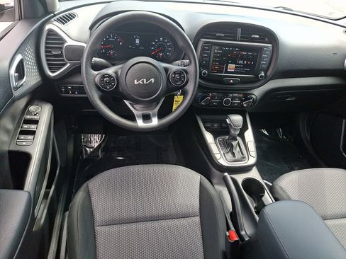 Used 2022 Kia Soul LX w/ Technology Package FWD image 11