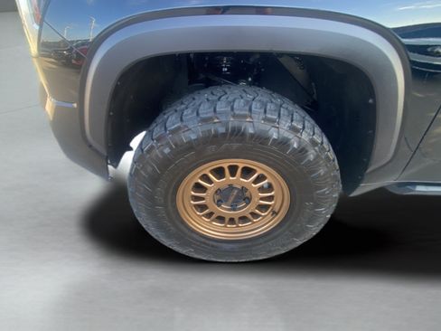 Used 2026 Toyota Tundra Limited AWD/4WD image 10
