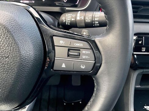 Used 2025 Honda Pilot Touring image 18