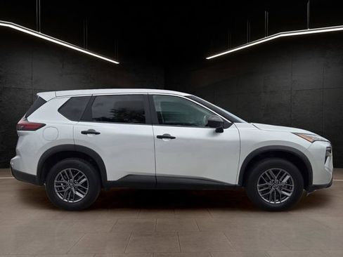 Used 2024 Nissan Rogue S FWD image 8